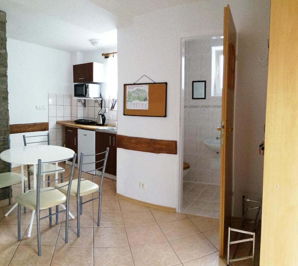 Vanessa Apartments Bešeňová Buitenkant foto