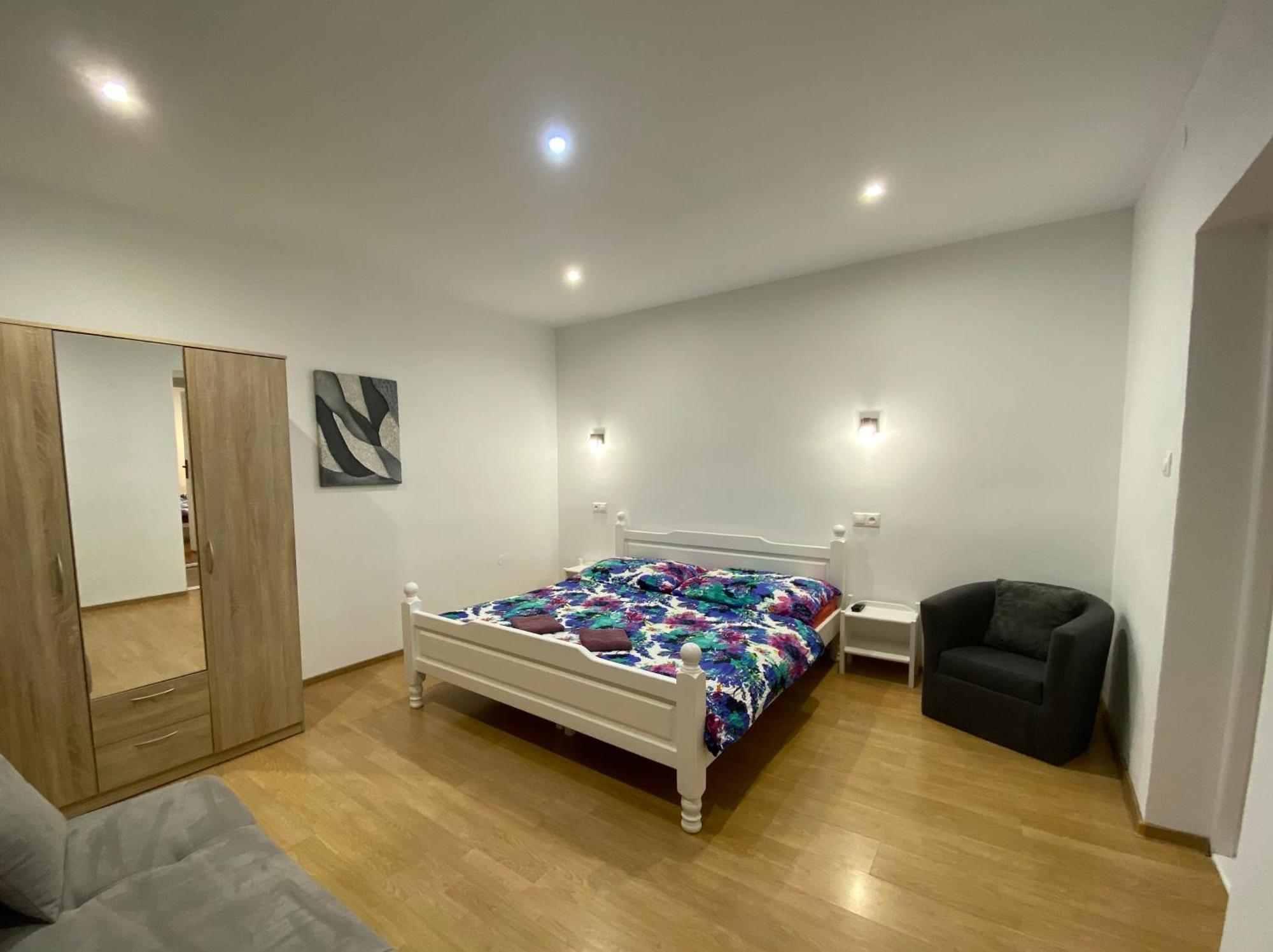 Vanessa Apartments Bešeňová Buitenkant foto