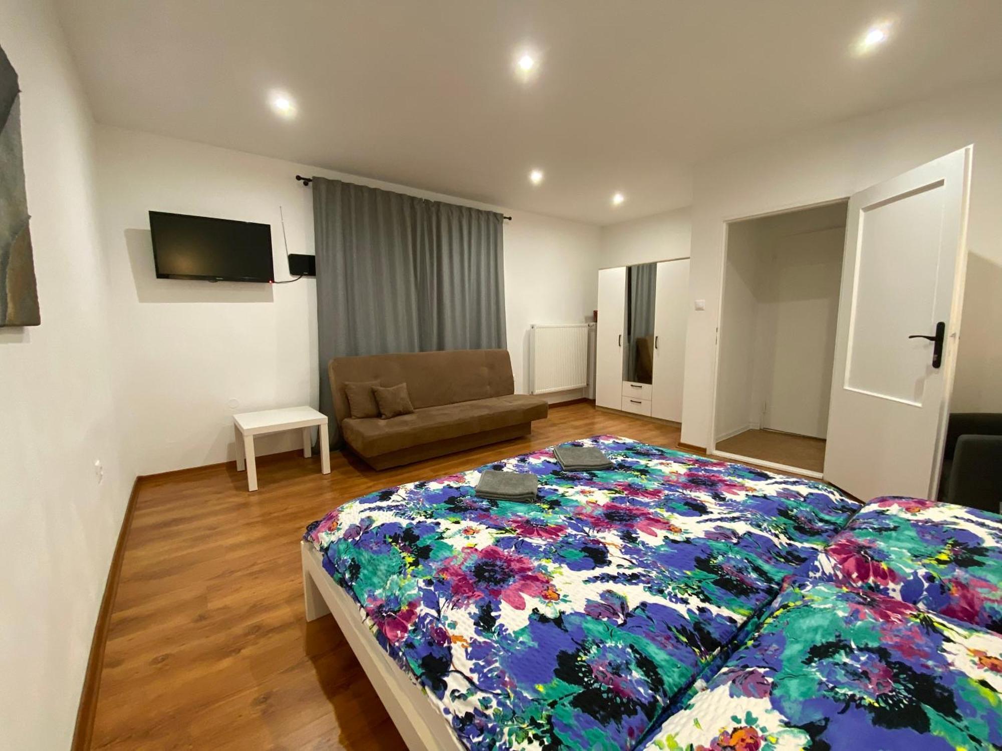 Vanessa Apartments Bešeňová Buitenkant foto